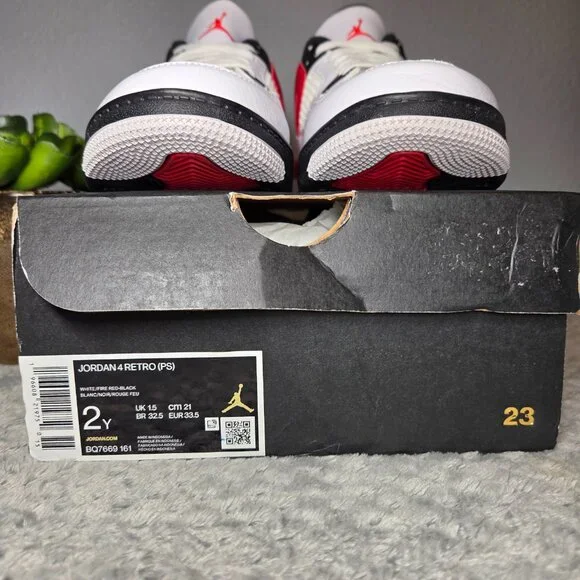 New in Box!!! Nike Air Jordan 4 Retro Cement (PS) - White, Red, Black - Size: 2Y - Picture 10 of 11